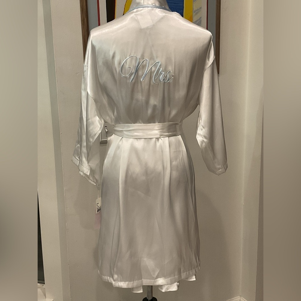 Linea Donatella Bridal Satin Lace-Trim Robe & Chemise Set - Picture 5 of 16